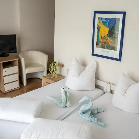 Ibex Hostel *